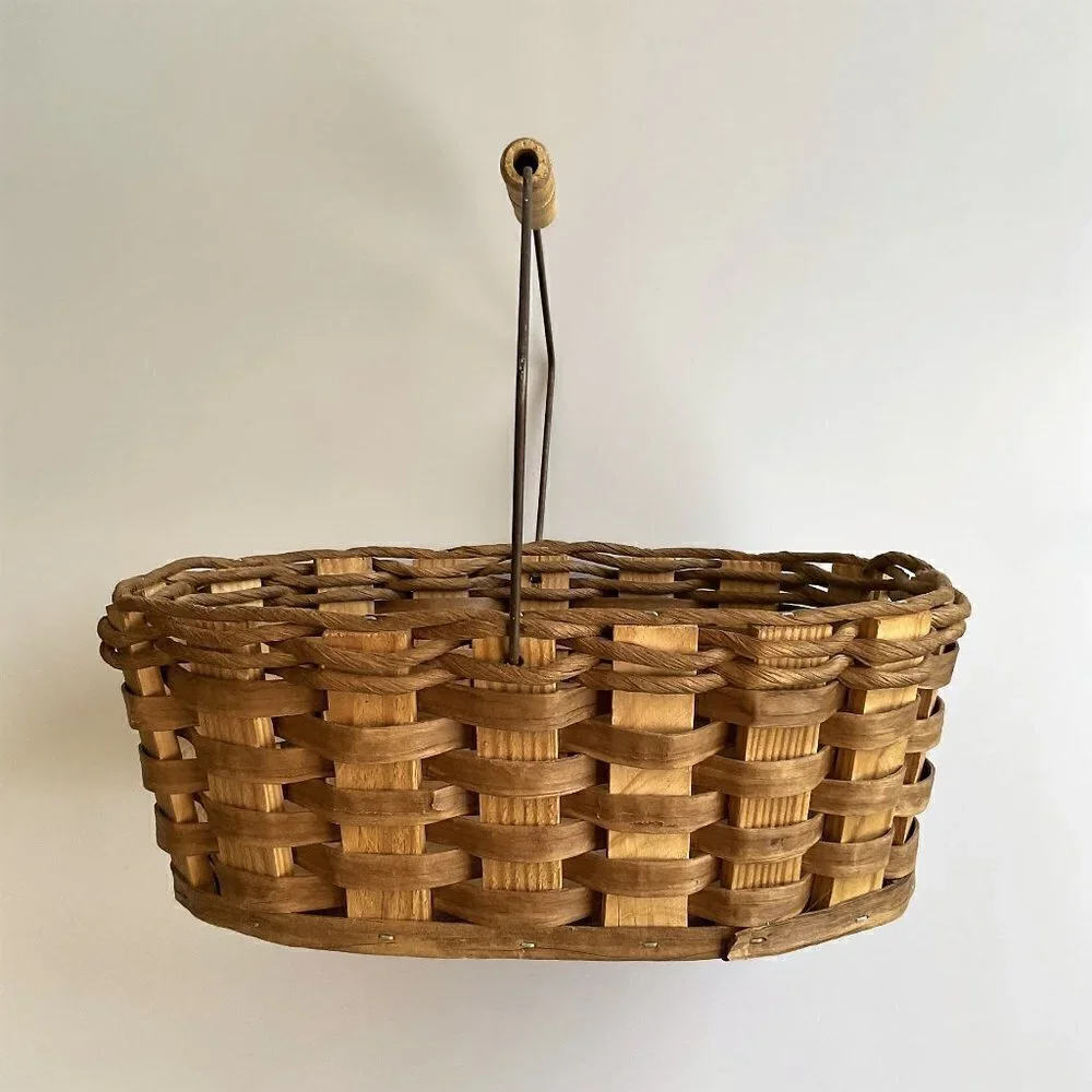 VINTAGE FARMHOUSE SPLINT WOODEN BASKET MOVEABLE BAIL HANDLE BOTTOM STAMPED